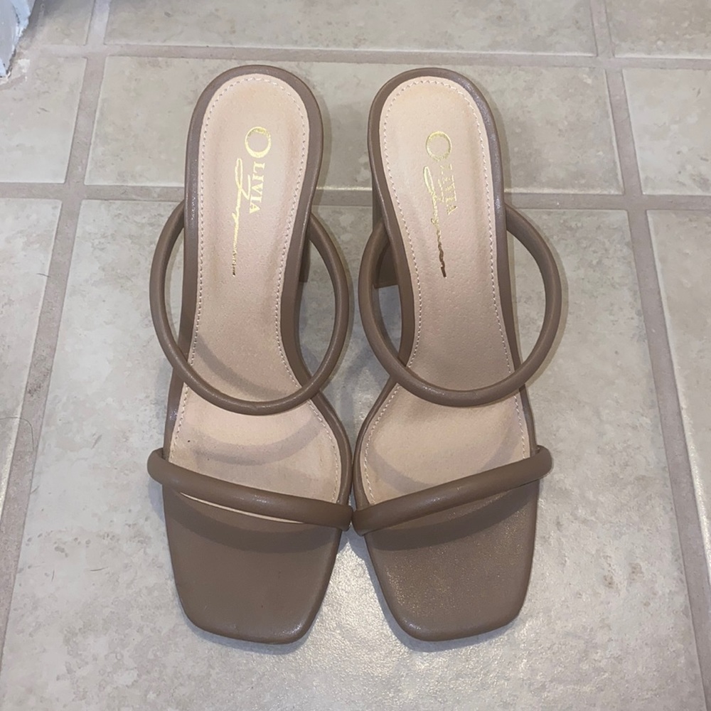 Nude/brown heels sz 8